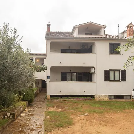 1 Bedroom Gorgeous In Porec