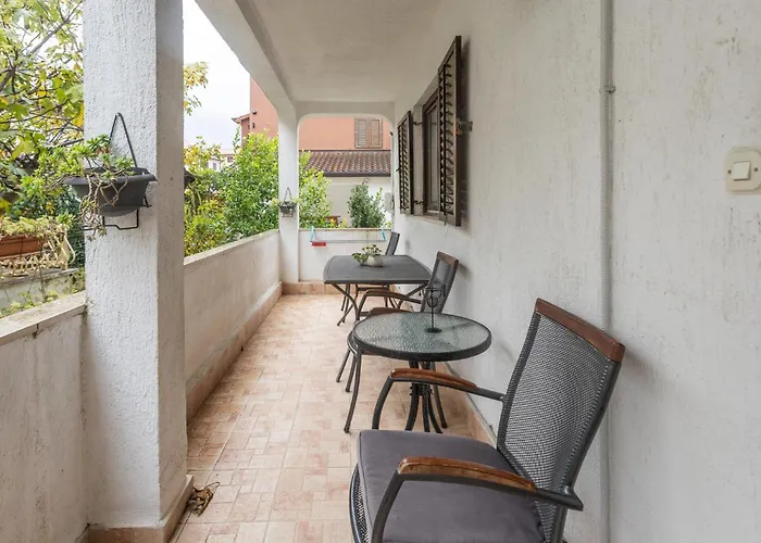 1 Bedroom Gorgeous In Διαμέρισμα Πόρετς