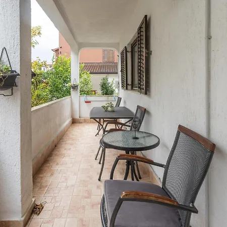 1 Bedroom Gorgeous In Apartament Poreč